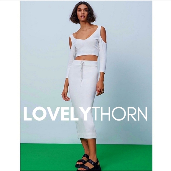 ZARA // white stretch rib knit 3/4 sleeve cut-out cold shoulder crop top - Picture 3 of 14